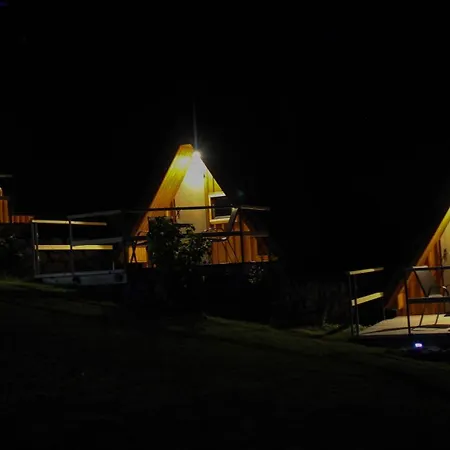 Airwood Glamping בקתה *