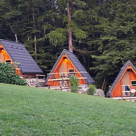 Airwood Glamping בקתה *